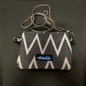 Kavu Black and White Crossbody Bag with Zigzag Design